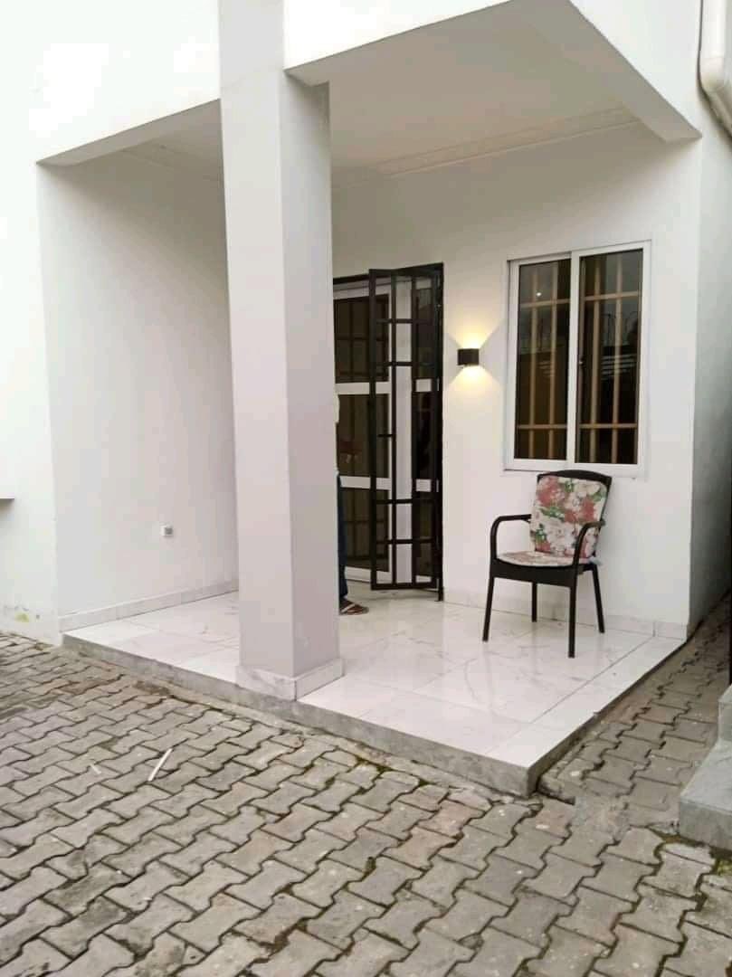 MNCL_RDC's tweet photo. Urgent 🚨: Les prix de location maison à #Kinshasa désormais dans les 800$, 1.000$, 2.000$, 5.000$. Le secteur de l’immobilier ne semble pas être maitrisé. 
Les bailleurs font la loi et fixent les prix des loyers sur base des éléments que nous ignorons. https://t.co/foEPqurU7U