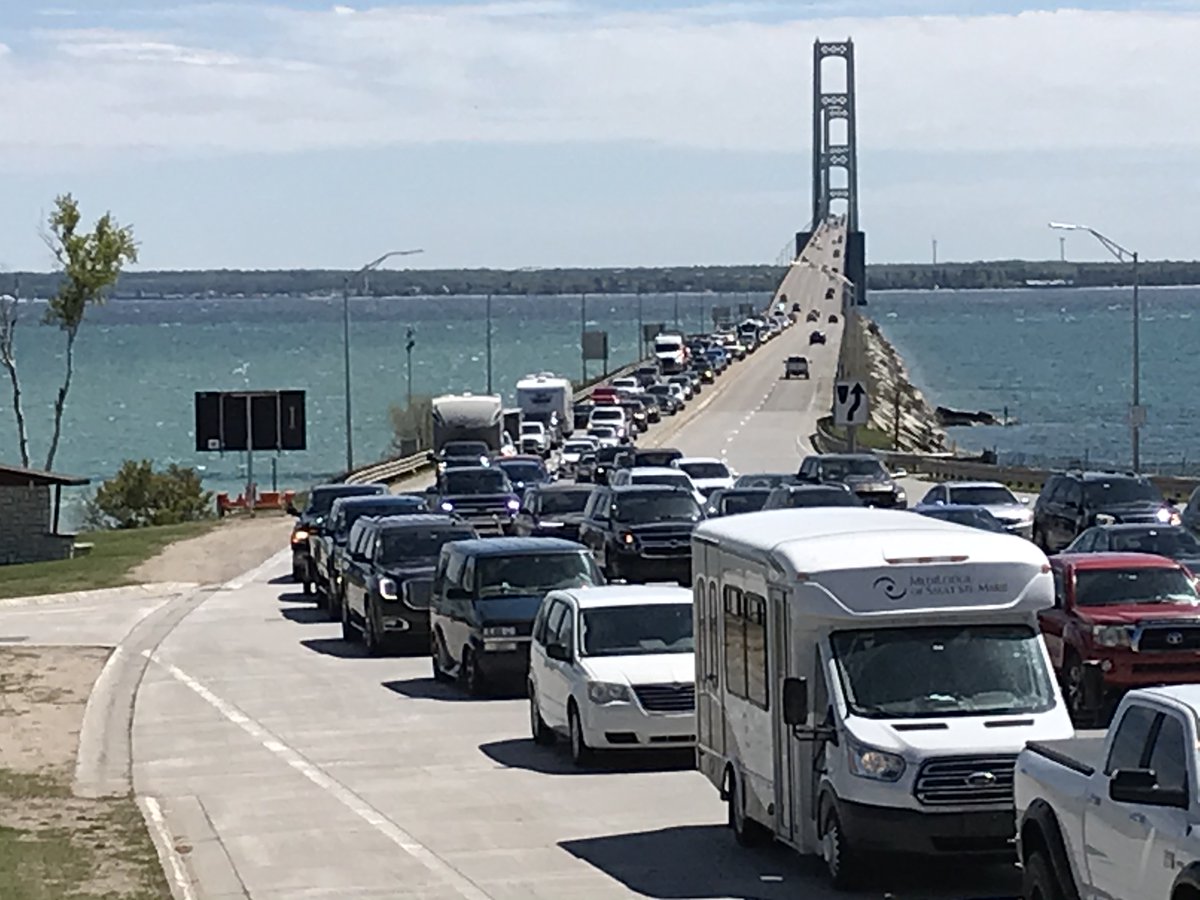 Patience, please! Northbound traffic peaks 2-6 pm on Fridays can result in traffic backups, even with all lanes open. Consider crossing at off-peak times. No-contact credit/debit cards transactions available; Cash, MacPass and Apple/Goggle Pay are quicker. mackinacbridge.org