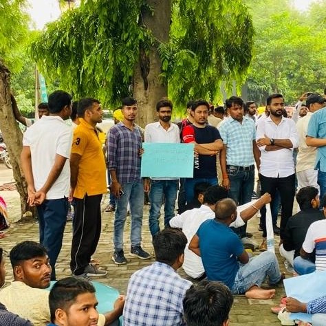 avinashsinghdev's tweet photo. @basicshiksha_up @UPGovt @CMOfficeUP @thisissanjubjp #2_अगस्त_क्रांति
#UPPRT_शिक्षक_भर्ती_कब 
पत्थर गिरिजाघर से टीम के साथ ✊🔥
संघर्ष जारी 💯🚩
#अविनाश_सिंह_देव https://t.co/GebMuvknRX