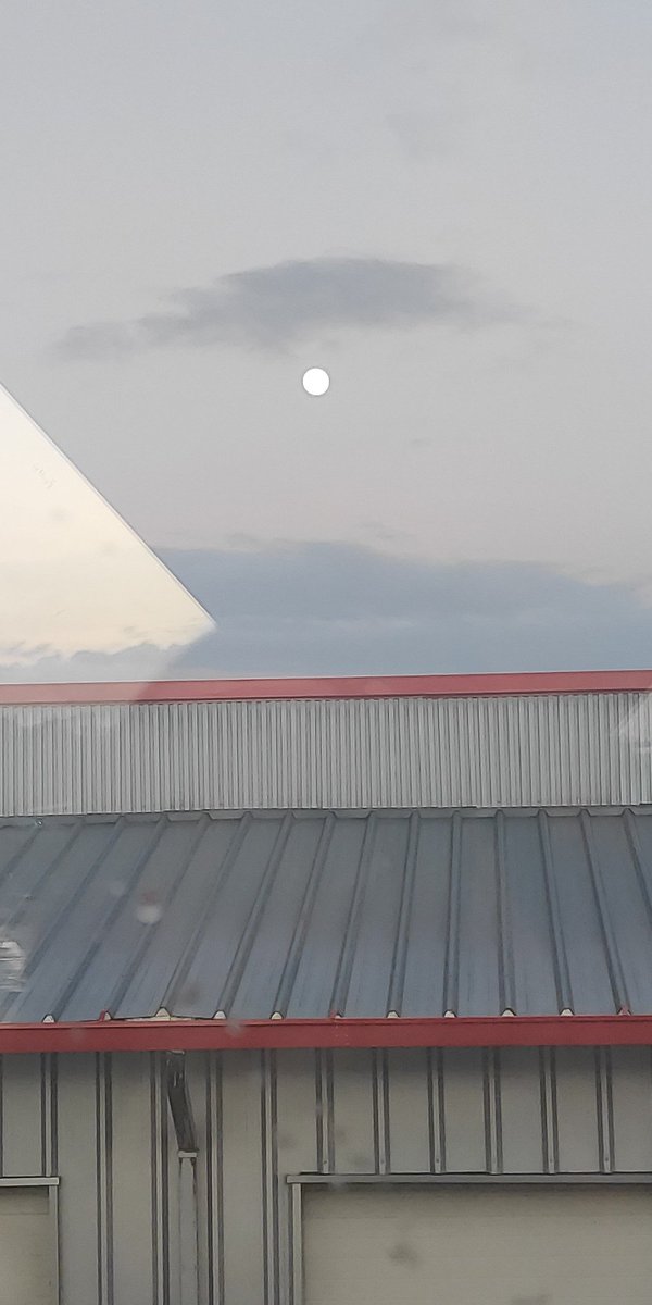 Carlitar1991's tweet photo. Luna Lunera.. 7:56am. Definitivamente ya se viene la mejor parte 😌😌 https://t.co/NO3oAaz7e1