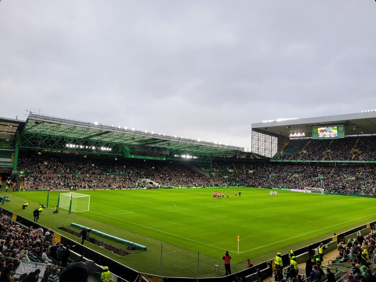 ferni048's tweet photo. 67 in the heat of lisbon, the fans came in their thousands, to see the bhoys become champions.#Paradise https://t.co/PjLmonwjvX