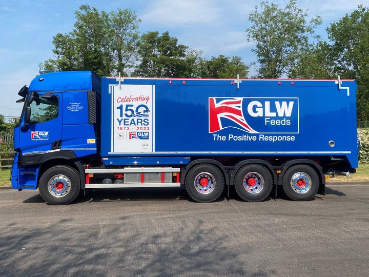 As seen in @Comm_Motor ! 
The Renault Trucks C Range Tridem that was sold to @GLWFEEDS  will be making an appearance at @ConvoyInThePark  

#rhcv #convoyinthepark #glwfeeds