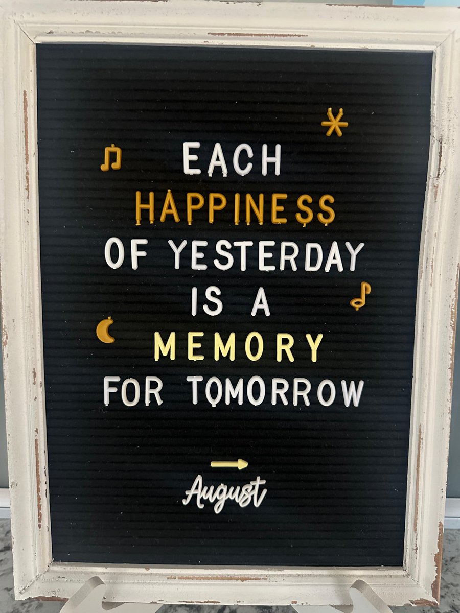 OBGALS's tweet image. Happy Wednesday, everyone! Find happiness in the little things today!