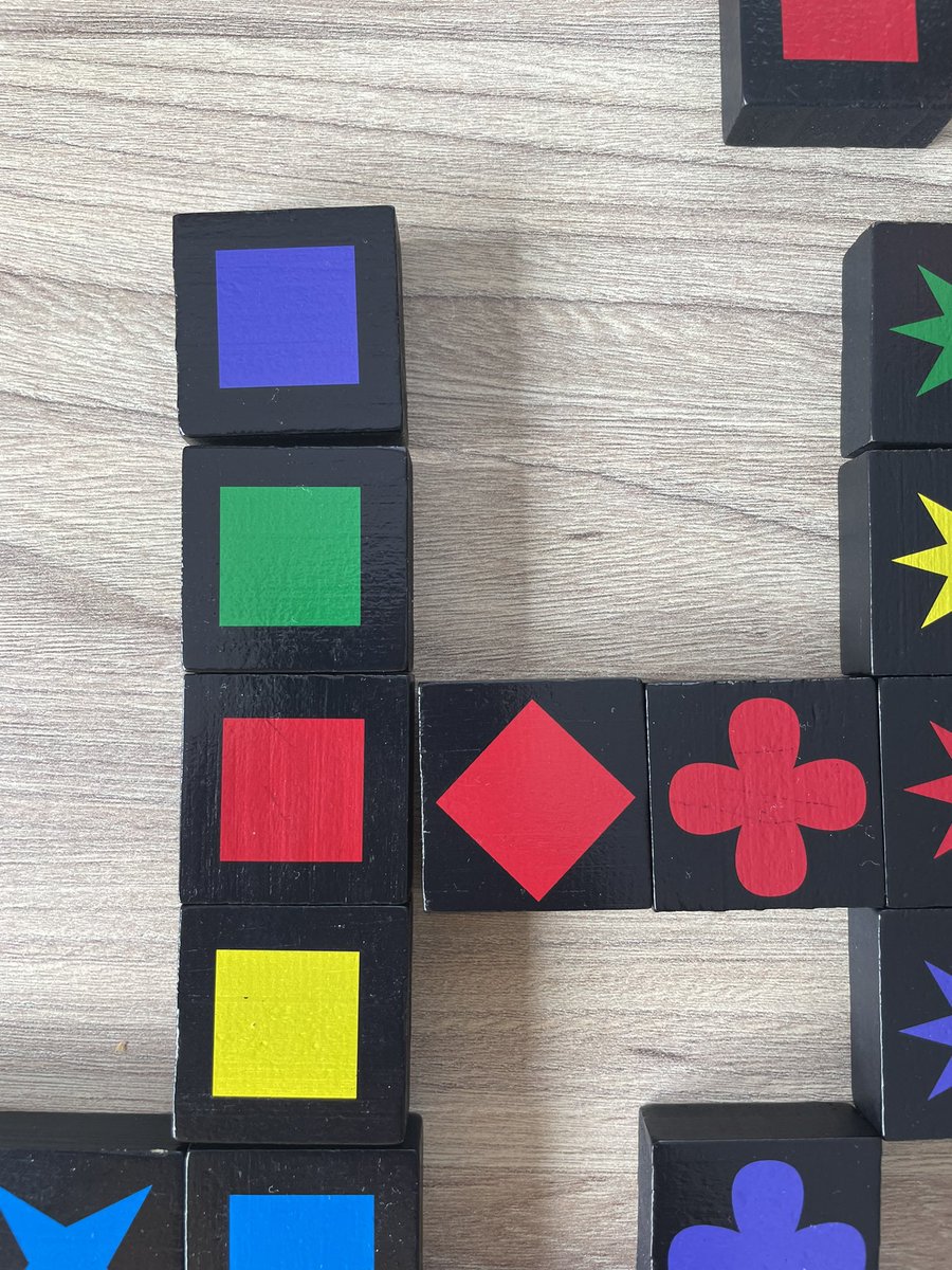 canek's tweet photo. #qwirkle community, is this right? Can the red square fit between green square and red diamond? Thanks! https://t.co/WVBhcNWqBR
