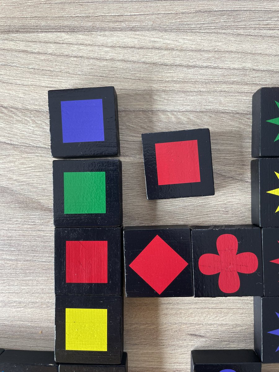 canek's tweet photo. #qwirkle community, is this right? Can the red square fit between green square and red diamond? Thanks! https://t.co/WVBhcNWqBR