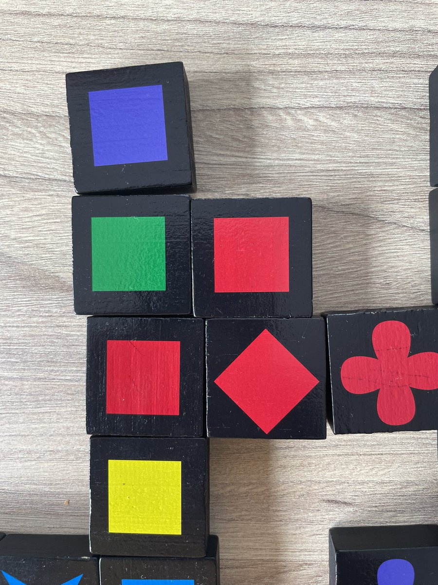 canek's tweet photo. #qwirkle community, is this right? Can the red square fit between green square and red diamond? Thanks! https://t.co/WVBhcNWqBR