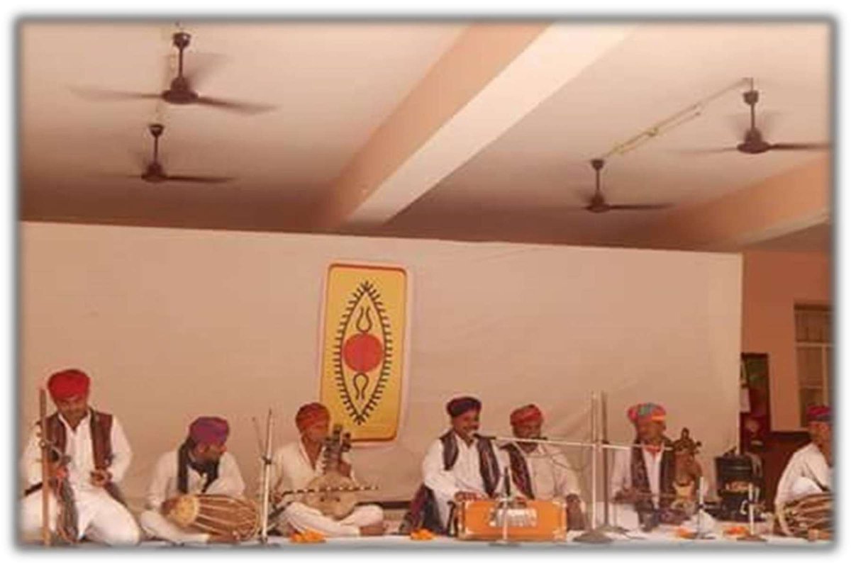 weddings_map's tweet photo. MANGANIYARS - Rajasthani Folk!!
A team of 5 musicians taking you on a journey through the desert of Rajasthan. 2 hours of folk music from India.

Sit back and enjoy!!!! 

DM us for more details or click the link in bio.
.
.
.
#weddingsmap #weddingplanner #wedding #engaged https://t.co/tBrxoKmL98