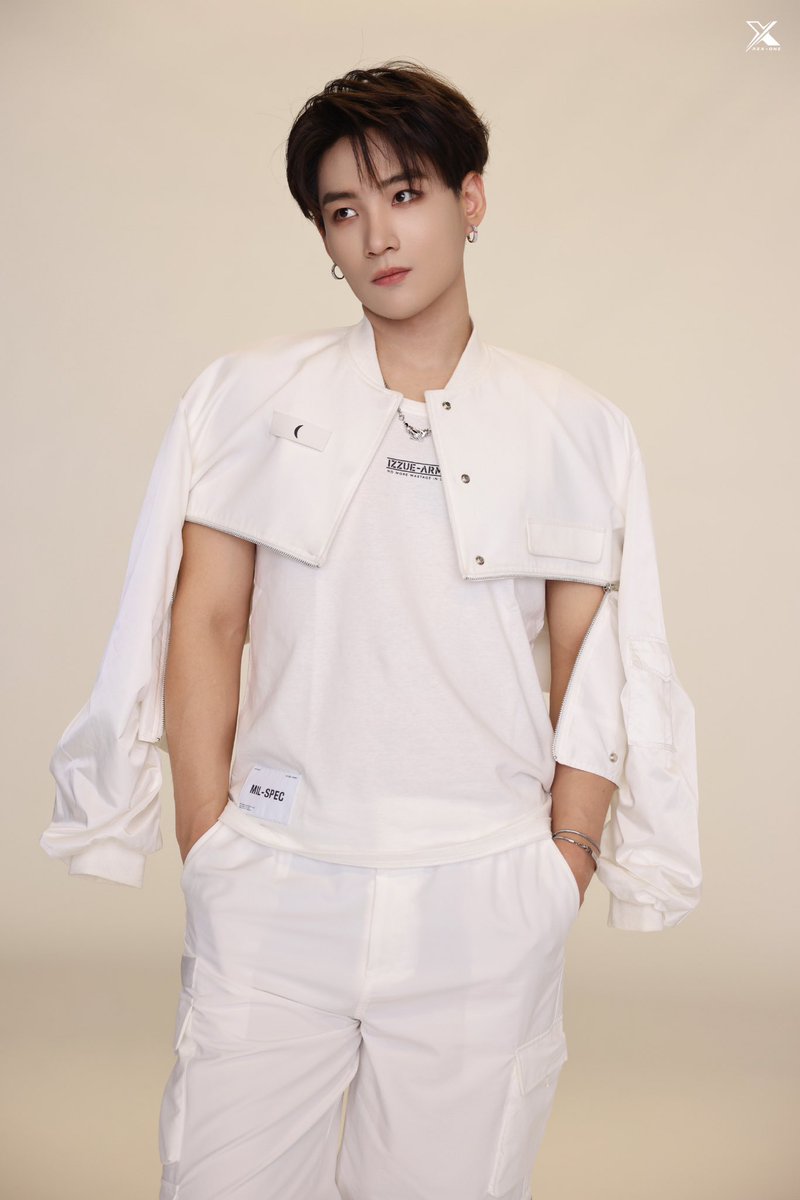 LiXinyiTH's tweet photo. 2023.08.02 Studio Weibo Update 

#หลี่ซินอี #LiXinyi #RexLi #李鑫一 https://t.co/uSXAwx4gua