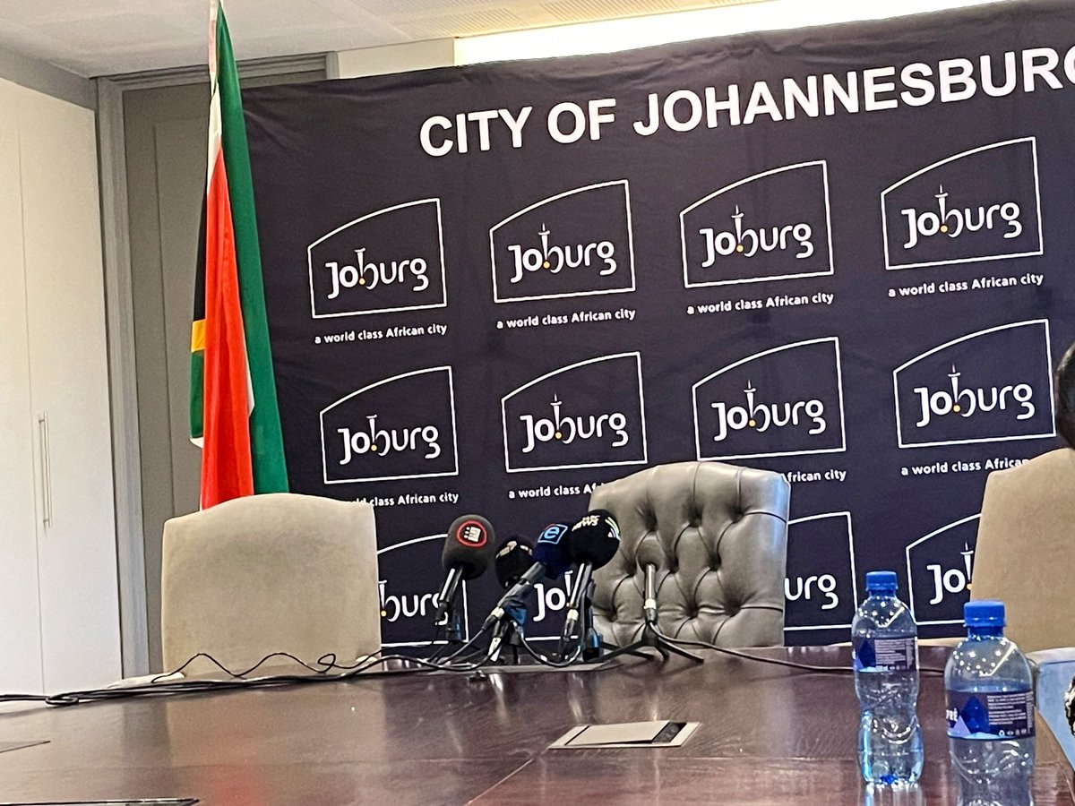 Sli_Masikane's tweet photo. Joburg mayor @KabeloGwamanda will be giving an update on the #JhbExplosion this hour.
Tune into #eNCA DSTV 403 https://t.co/zrQEOGC5zE