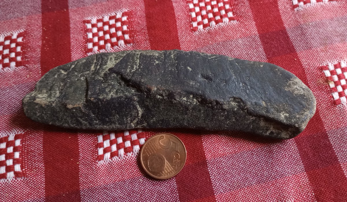 Sparrersway's tweet photo. A Stone Age tool? #latestfind
#streamlarking https://t.co/ZPZr2Ri5An
