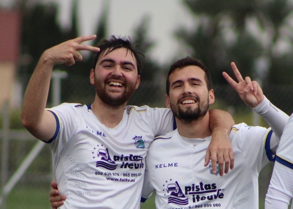 .
✅ OFICIAL ✅

⚽ El eterno capitán volverá a colocarse las botas del Filial, el mister Aitor contará con un gran futbolista y un auténtico líder en el vestuario y sin duda alguna será pieza clave en esta temporada.

<a href="/ChichaJaka/">Jose Manuel Saez (Chicha)</a> 
<a href="/josebaman39/">Jose M.Ballester</a> 
<a href="/franmanu23/">franmanu</a>
<a href="/Candelmaria13/">M. Candel</a> 
.