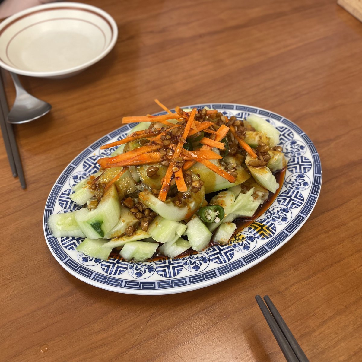 eating_omok's tweet photo. 성신여대 도삭정

뱡뱡면이라고 이름 특이한 비빔도삭면이 진짜 존맛.. 여름이라 그런지 아삭거리는 야채 처돌이처럼 사는 중인데 식감이 너무 좋고 시원하다 마라오이? 저것도 존맛이고 가지튀김 진짜 개애애애애애ㅐ쥰맛 마라전골도 먹으러 오고 싶음 ㅠ
우육도삭면은 내 입맛엔 그냥 평타 (급침착) https://t.co/bn7aYbKrVB