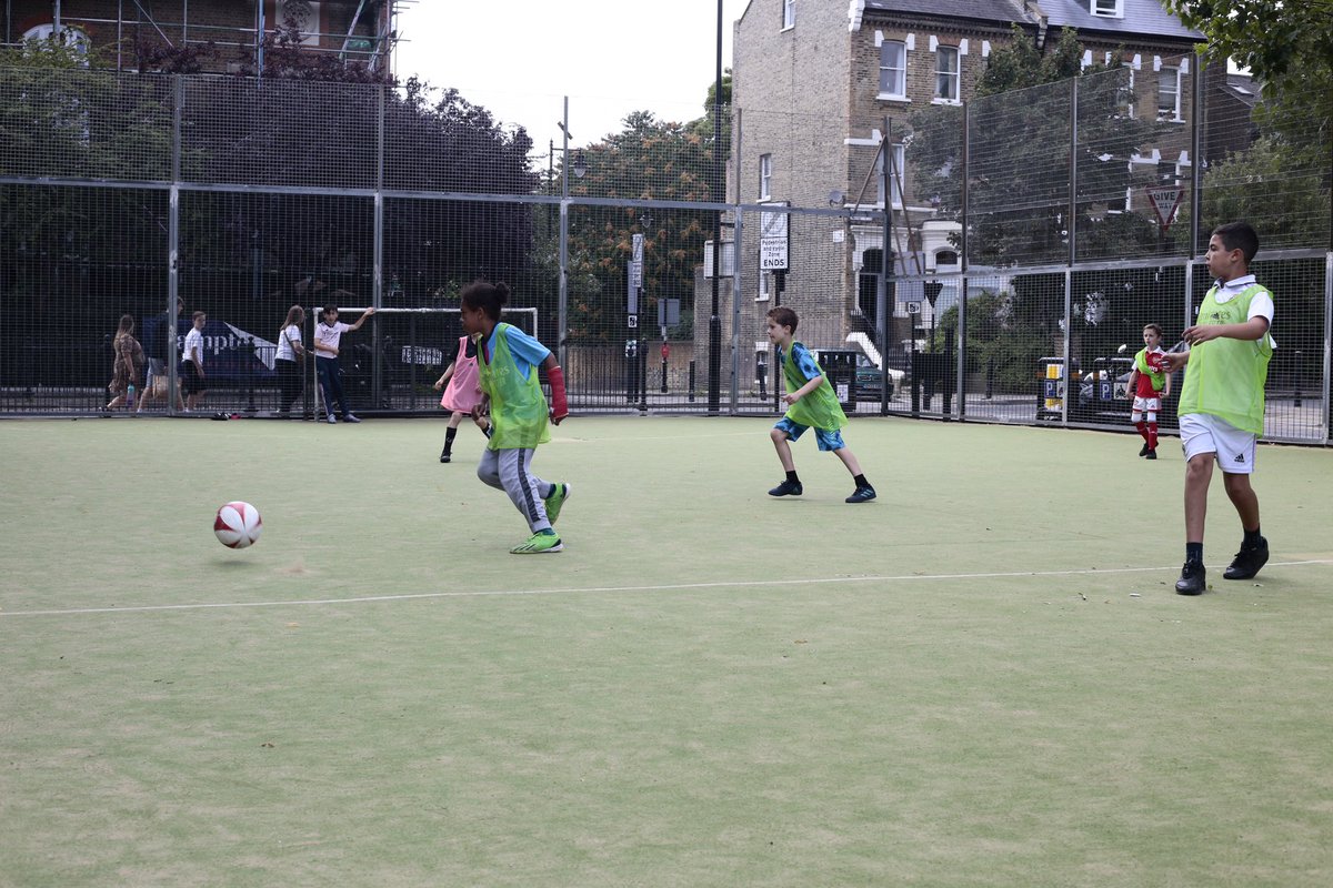 BarnsburyHA's tweet photo. Another successful couple of days with @AFCCommunity ✅
We had 30+ kids joining us on both days.
Coaches were top-notch, teaching teamwork and spent time talking about respecting others and peer-pressure.⚽️
#Football #Respect #AFCCommunity https://t.co/BN0jOqJerO