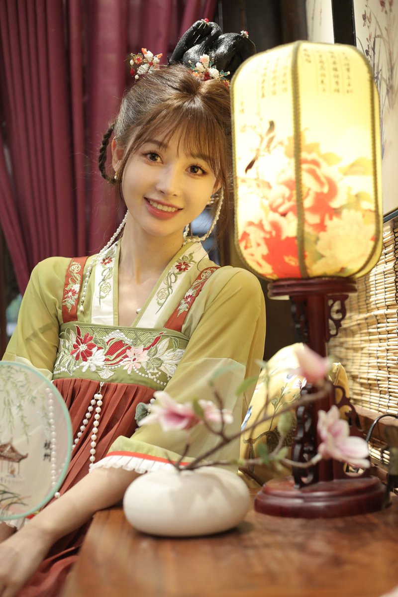 嘿嘿 
今天是哪位美人儿哇 https://t.co/WVi2DVWOd1