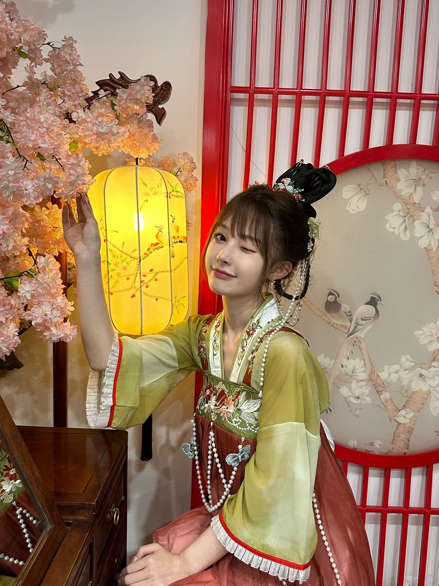 嘿嘿 
今天是哪位美人儿哇 https://t.co/WVi2DVWOd1