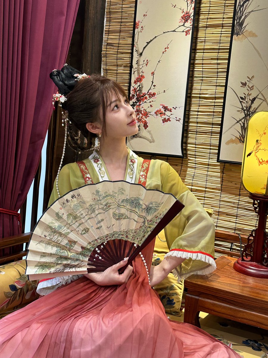 嘿嘿 
今天是哪位美人儿哇 https://t.co/WVi2DVWOd1