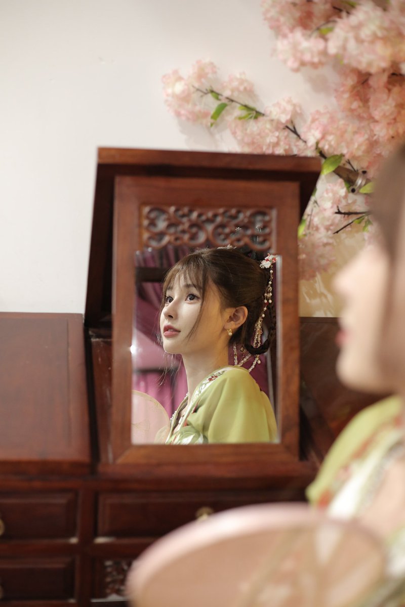 嘿嘿 
今天是哪位美人儿哇 https://t.co/WVi2DVWOd1