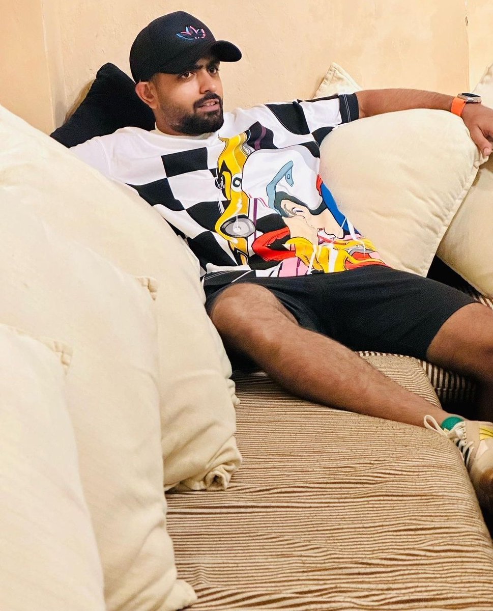 crickide2022's tweet photo. I ask urdu shair to chat GPT for Babar Azam and I got this:
“کرکٹ کا شاہین بابر اعظم، کرکٹ کا شاہین بابر اعظم، جس دن وہ باٹسمین ٹیم میں داخل ہوا، پاکستان کا دل خوش ہوا” https://t.co/mMAFOZOEwa