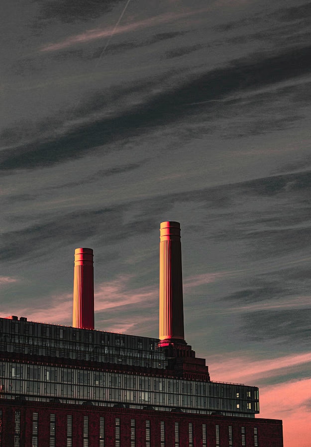 With its imposing structure, Battersea Power Station is a historical landmark of London's skyline. 

#BatterseaPowerStation #IndustrialArchitecture #LondonHistory #London

opensea.io/assets/ethereu…

#nft #nftcollector #nftartist #nftart