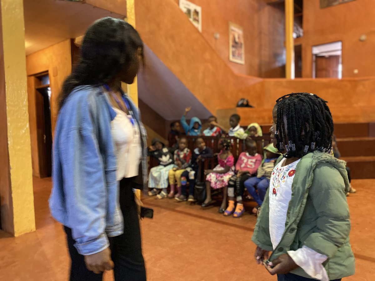 visartculture's tweet photo. Ce matin, nous entretenons les enfants du programme vacances utiles avec une histoire racontant l'histoire d'un Blogueur passionné et déterminé.
#DschangBlog2023
#KimboCare
#Dimsoft
#2KAgency
#Wutsi
#Defyhatenow https://t.co/1tkORJFSdX