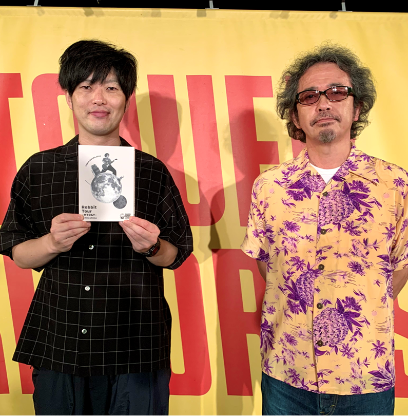 TOWER_Events's tweet photo. #奥田民生
『奥田民生 2023 ラビットツアー ～MTR&amp;Y～ in 広島』 発売記念トークイベント
終了後のお写真です！
#遠山大輔(#グランジ)さんとのトーク盛り上がりましたね✨
アーカイブ配信は8/16(水)23:59まで💡
タワレコ全店・オンラインでは視聴券付きで販売中！
詳細🔻
https://t.co/9hY5kfHW65
#OT https://t.co/L7nyddJA2G