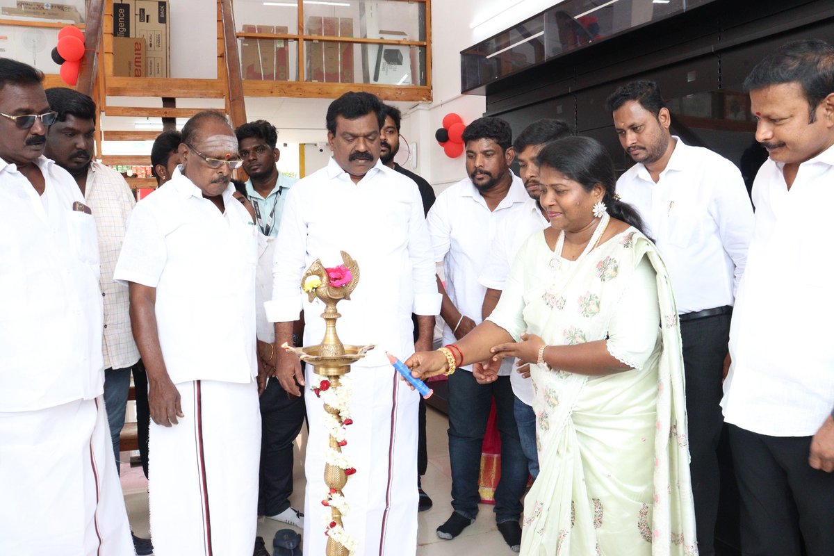 innokaiz_india's tweet photo. i-SHOP Home Appliances 3rd Showroom Grandly Inaugurated &amp; Ribbon-Cut 🎀 #Thirumazhisai by Honorable Member of legislative Assembly Poonamallee Thiru. @office_krishna sir 🙏💐💐🥀🌷🪷and many familiar politicians. https://t.co/3PUBLJNLqu