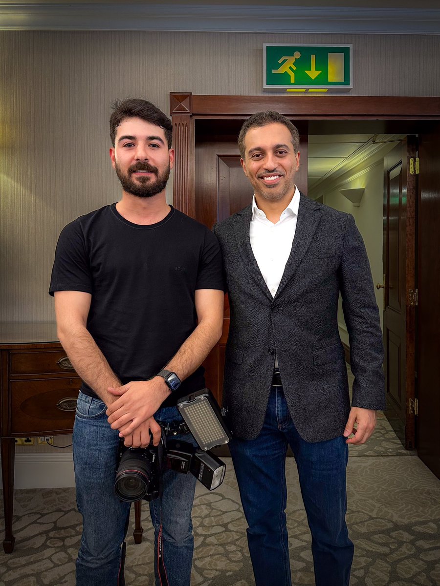Education is the most important element in nations #development recipe.
#Learning is a continuous process. It was a pleasure being part through covering such an event.
With H.E Dr.@ahmad_belhoul #UAE #Minister of #Education.
@MOEUAEofficial #SouthAfrica #photographer #london #UK