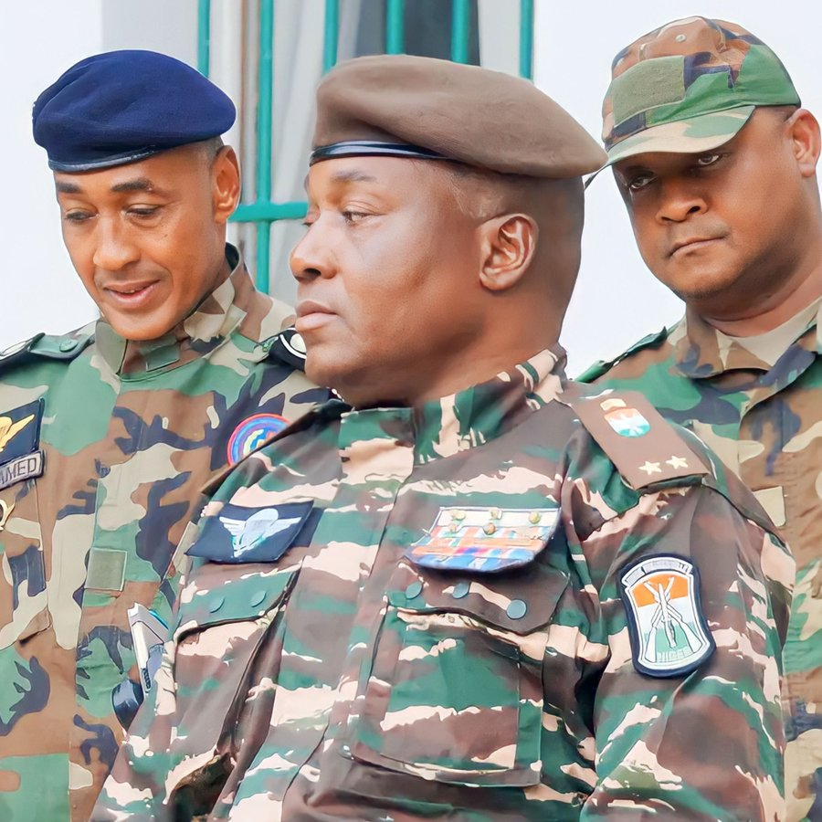 La Francia ha sospeso gli aiuti al Niger dopo il colpo di stato. Il Niger ha risposto sospendendo l'esportazione di oro e uranio in Francia🇳🇪🇫🇷