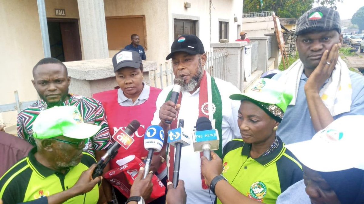 SHOPEN_ONLINE's tweet photo. Fuel Subsidy : Joint Kwara Labour Congress hold protest in Ilorin 

#NLC #Protest #Fuelsubsidy https://t.co/lmOmUf86CU