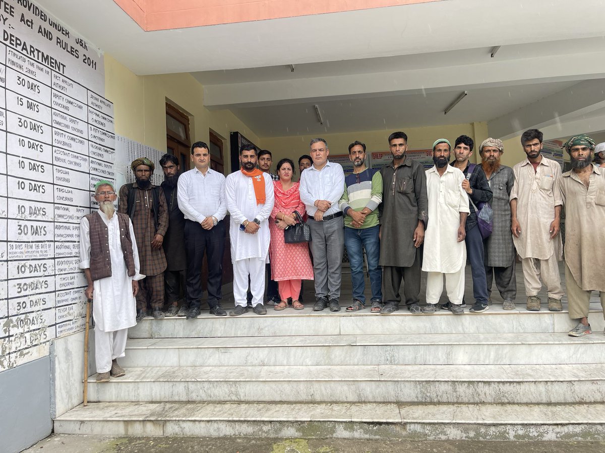 Rajeshw0043's tweet photo. Today a delegation from Pogal  Paristan visit at my office on serious issue  after that visited at DC Office along with the elected representatives and people's  of  Pogal Paristan and give assurance to people  for Justice.@dcramban @DrJitendraSingh @AshokKoul59 @RavinderRaina https://t.co/66djbxmjH4