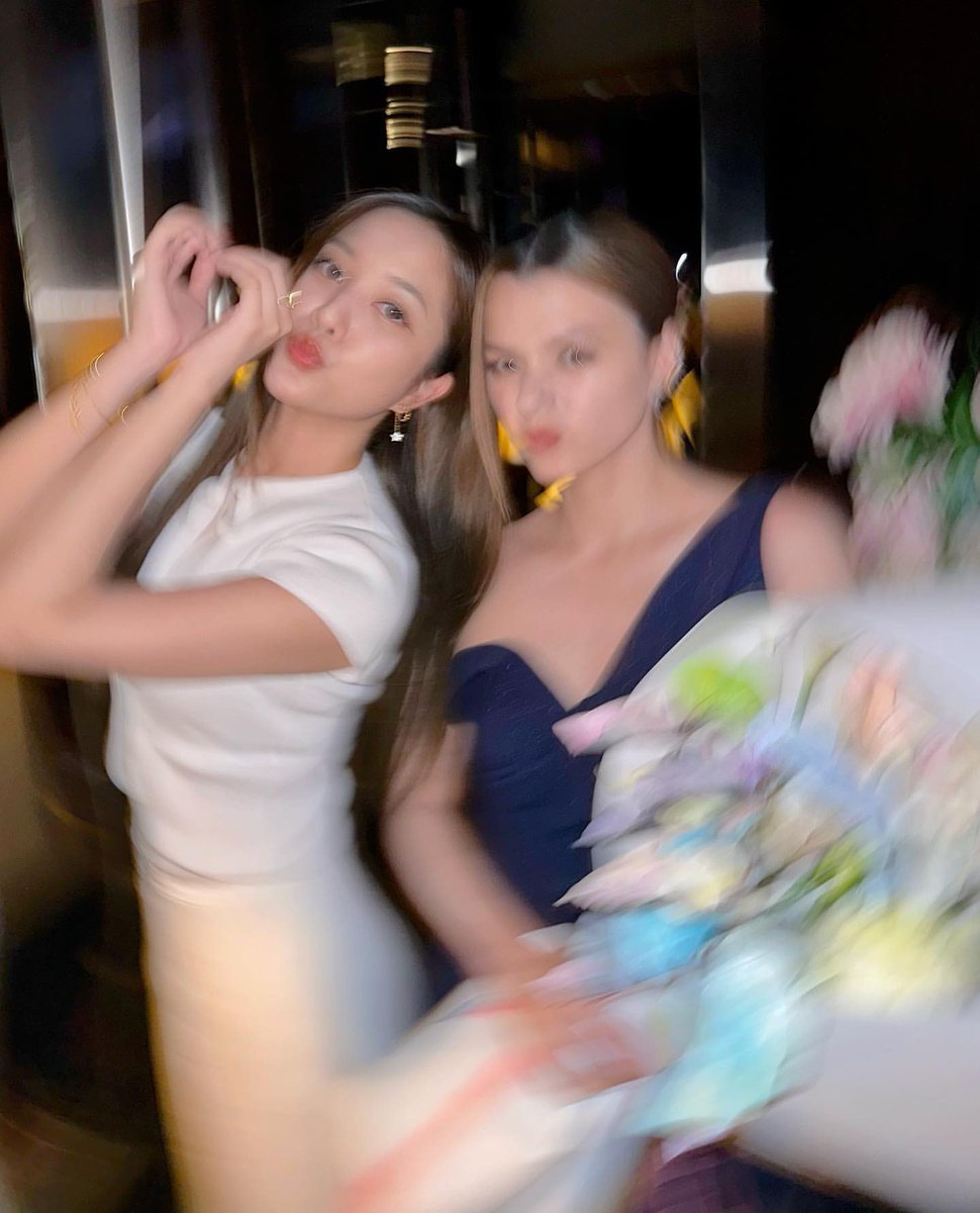 SCFreen_'s tweet image. stay forever with u. 

 #srchafreen #beckysangels