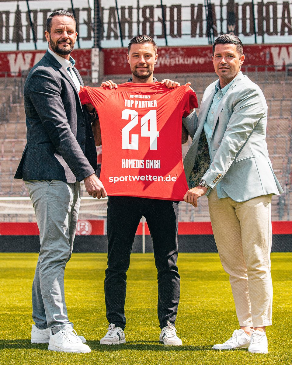 rot_weiss_essen's tweet photo. Neuer #TopPartner an unserer Seite✔️

🤝 #KOMEDIS engagiert sich bei #RotWeiss! Der Personaldienstleister für Pflegeberufe hat sich aus voller Überzeugung für eine Kooperation entschieden: "Bei RWE ist Herzblut zu spüren!" ❤️‍🔥

ℹ️➡️ https://t.co/kfOk2oimxo

#immeRWEiter #nurderrwe https://t.co/qv8sSHZY76