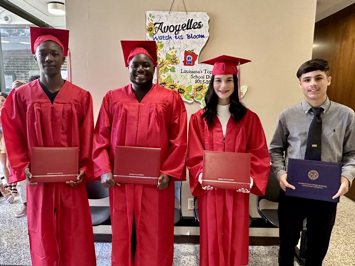 AvoyellesPSB's tweet photo. ✨Congratulations to our summer graduates! 🎓 We can’t wait to see all the amazing things you will achieve in the future! 👏 #classof2023 #AvoyellesSchools #AvoyellesProud https://t.co/NJ5EUmIx1c