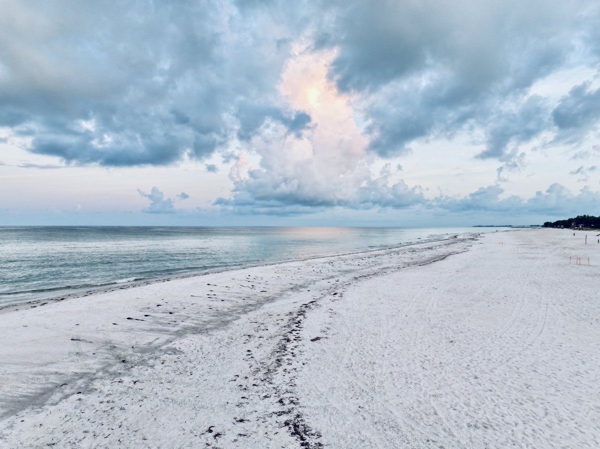 RickThress's tweet photo. Sunrise Coquina Beach https://t.co/BU3oB7kkMG