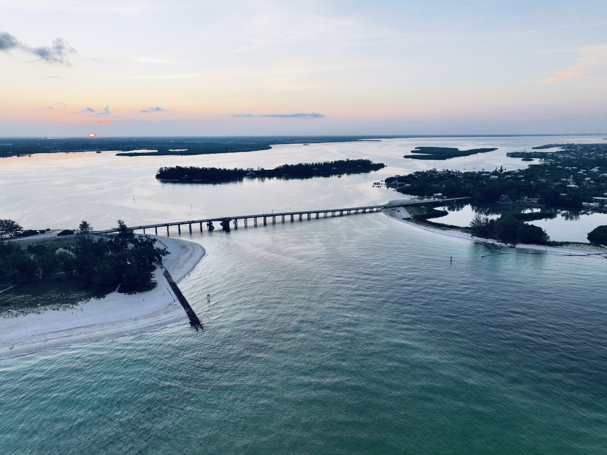 RickThress's tweet photo. Sunrise Coquina Beach https://t.co/BU3oB7kkMG