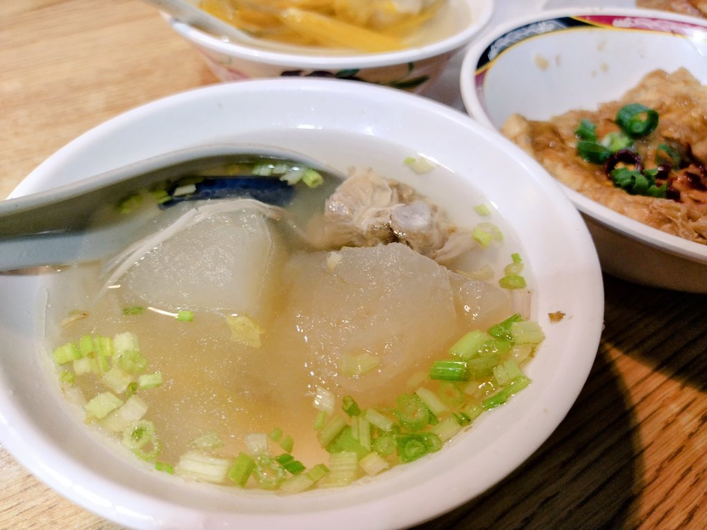 petechou11's tweet photo. 國民小吃就是有一種莫名的魔力，讓人不論在哪裡看到都會有想吃的魔力；更厲害的是每家店都有自己的味道。 https://t.co/oRwAkrtwKk