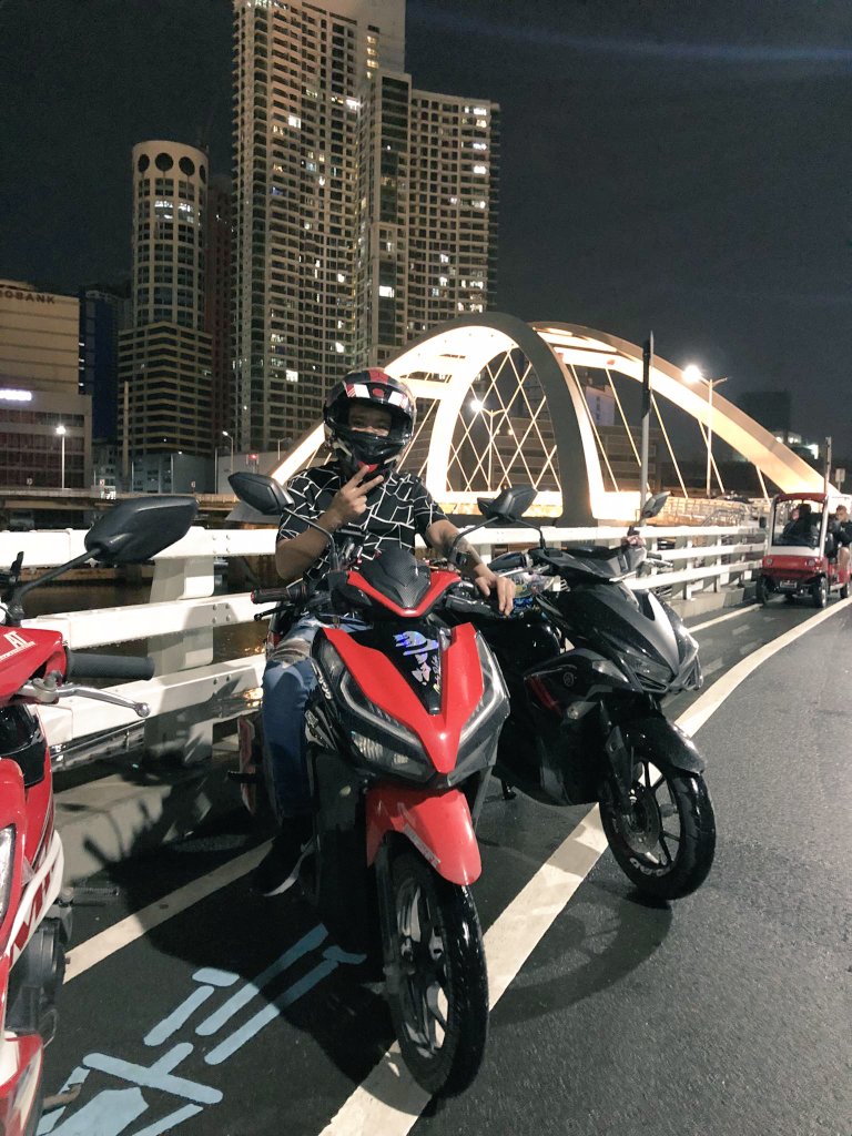Nlsn1994's tweet photo. Binondo Bridge ATM 🏍️ https://t.co/1tz20zsKHS