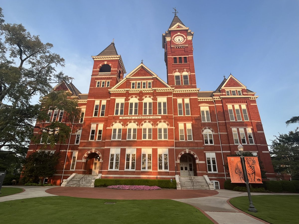 BAComer's tweet photo. Six miles on @AuburnU’s beautiful campus this morning. Big day ahead. #FreshmanMoveIn https://t.co/6r2vYsSZb8