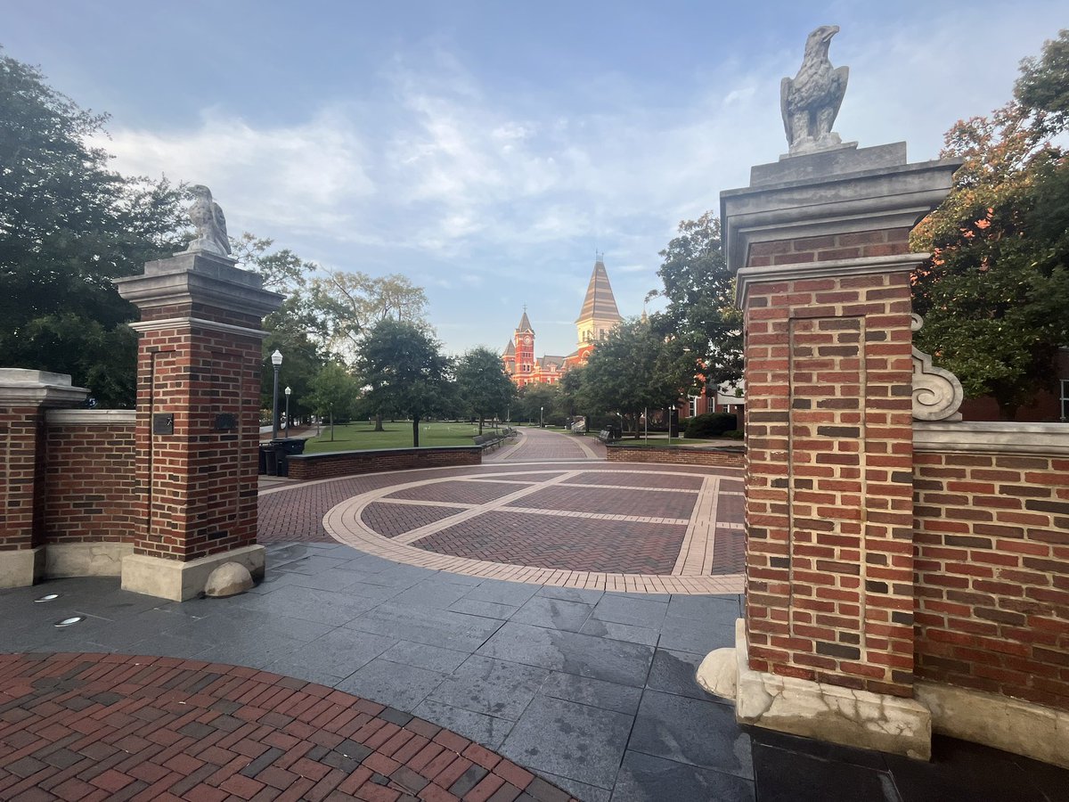 BAComer's tweet photo. Six miles on @AuburnU’s beautiful campus this morning. Big day ahead. #FreshmanMoveIn https://t.co/6r2vYsSZb8