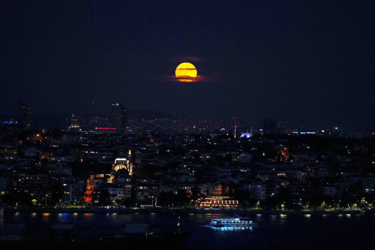 FIRST AUGUST SUPERMOON AROUND THE WORLD 🌕🤩

The first of two supermoons in August graced the skies on Tuesday.

A supermoon is broadly defined as a full moon that is closer to the Earth than normal. That makes it appear slightly brighter and bigger in the sky. | via <a href="/AP/">The Associated Press</a>