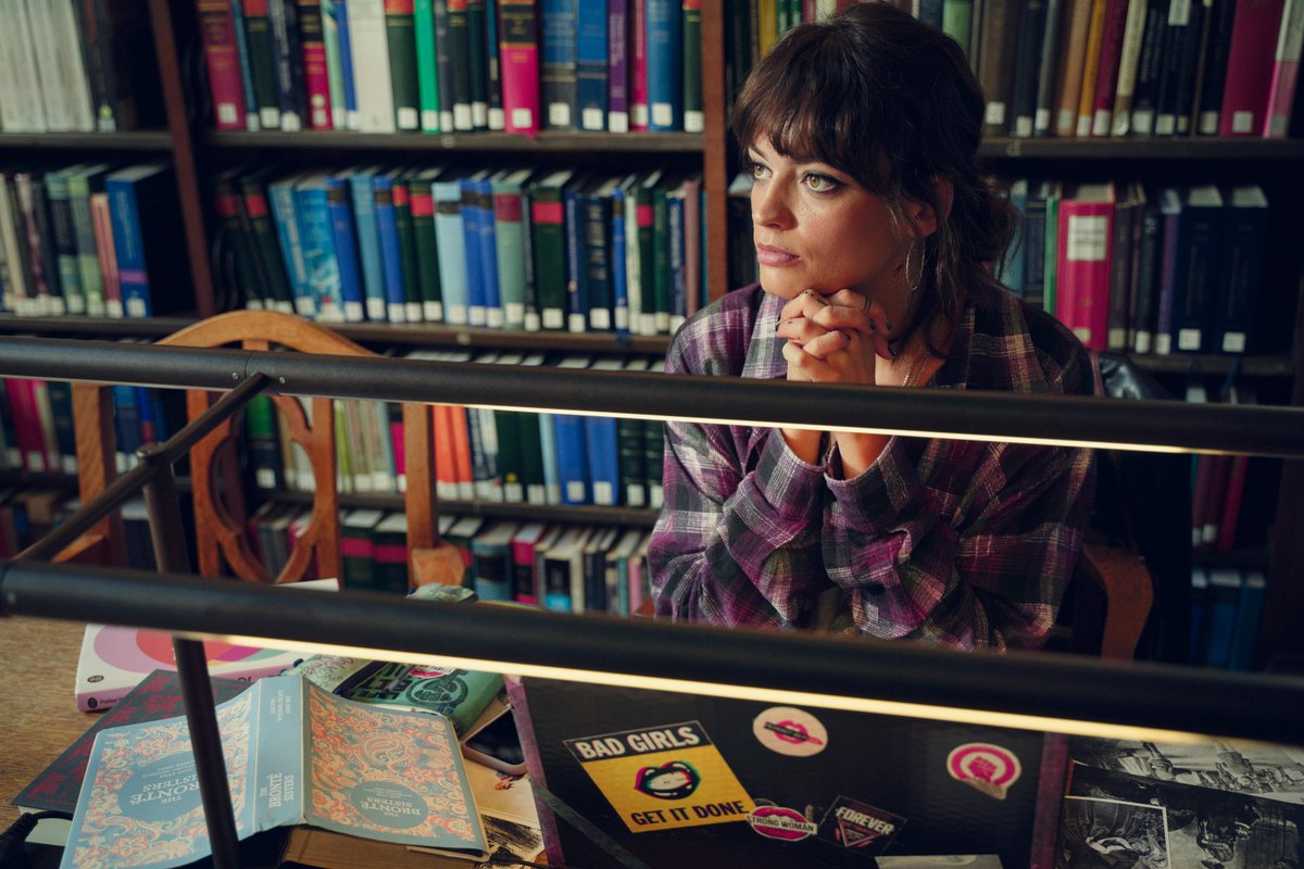 NetflixUK's tweet photo. Here’s your first look at Sex Education S4! https://t.co/Rw8dtbjIiQ
