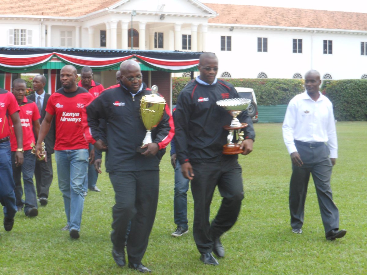 MichKatami's tweet photo. FB reminder -10 years ago today we were at State House with the rugby teams.

2nd August 2013 - President Uhuru Kenyatta  received  flag from Kenya 7s; received CAR7s, Kenya 15s Elgon Cup and CAR Cup trophies. 

President hand over the flag to athletics team to Moscow

(📸/ Me) https://t.co/Kq5d3rBVWr