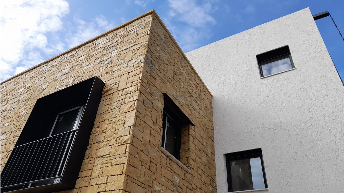 dodofis's tweet photo. Topoğrafyayla güçlü ilişki kuran, fonksiyonel fragmantasyonu doğal malzemeler ile vurgulayan bir aile evi.
.
Villa D&amp;A, inşaat ve peyzaj çalışmalarında sona yaklaşılıyor  📸
.
[EN]+
#dodofis  #villada #cekmekoy #home #casa #house #architecture https://t.co/MRsxkyMEvg