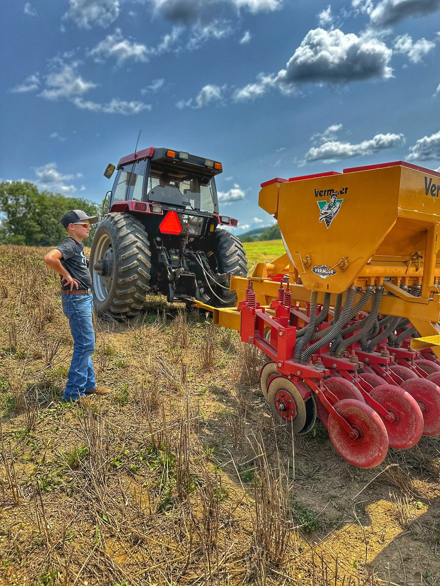g2buck_'s tweet photo. Food plot day! #deerhunting https://t.co/7ie1NULDGF