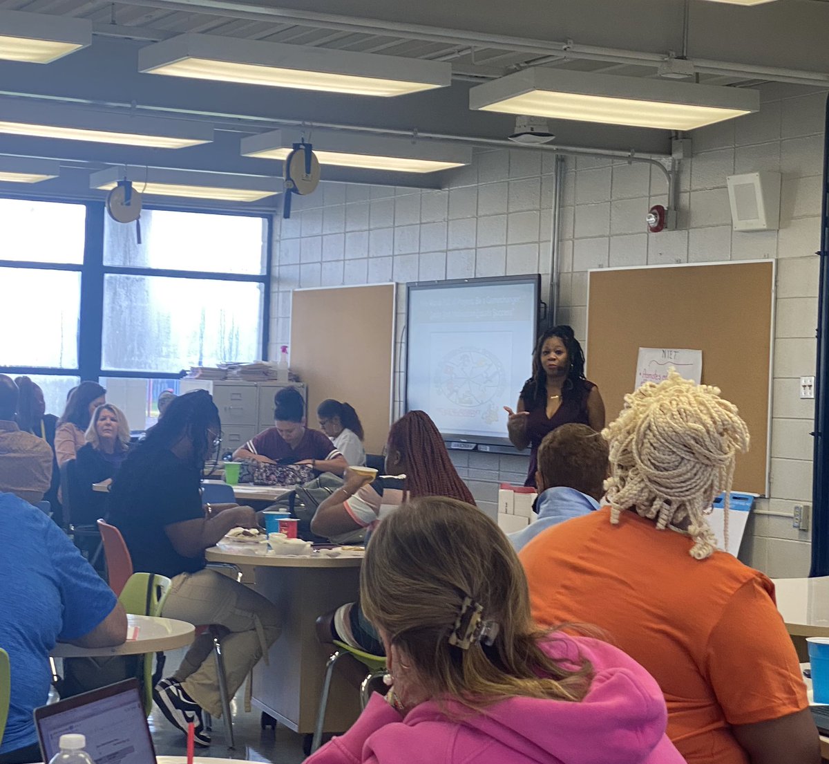 Amandabrady44's tweet photo. Louisiana Elementary Principal of the Year, Dr. Monya Criddle @CriddleMon11422 recognizes Bunche’s teachers on their success and gains on LEAP last year! 🎉 #theamazingnetwork2 @JPschools https://t.co/38eihozFb3