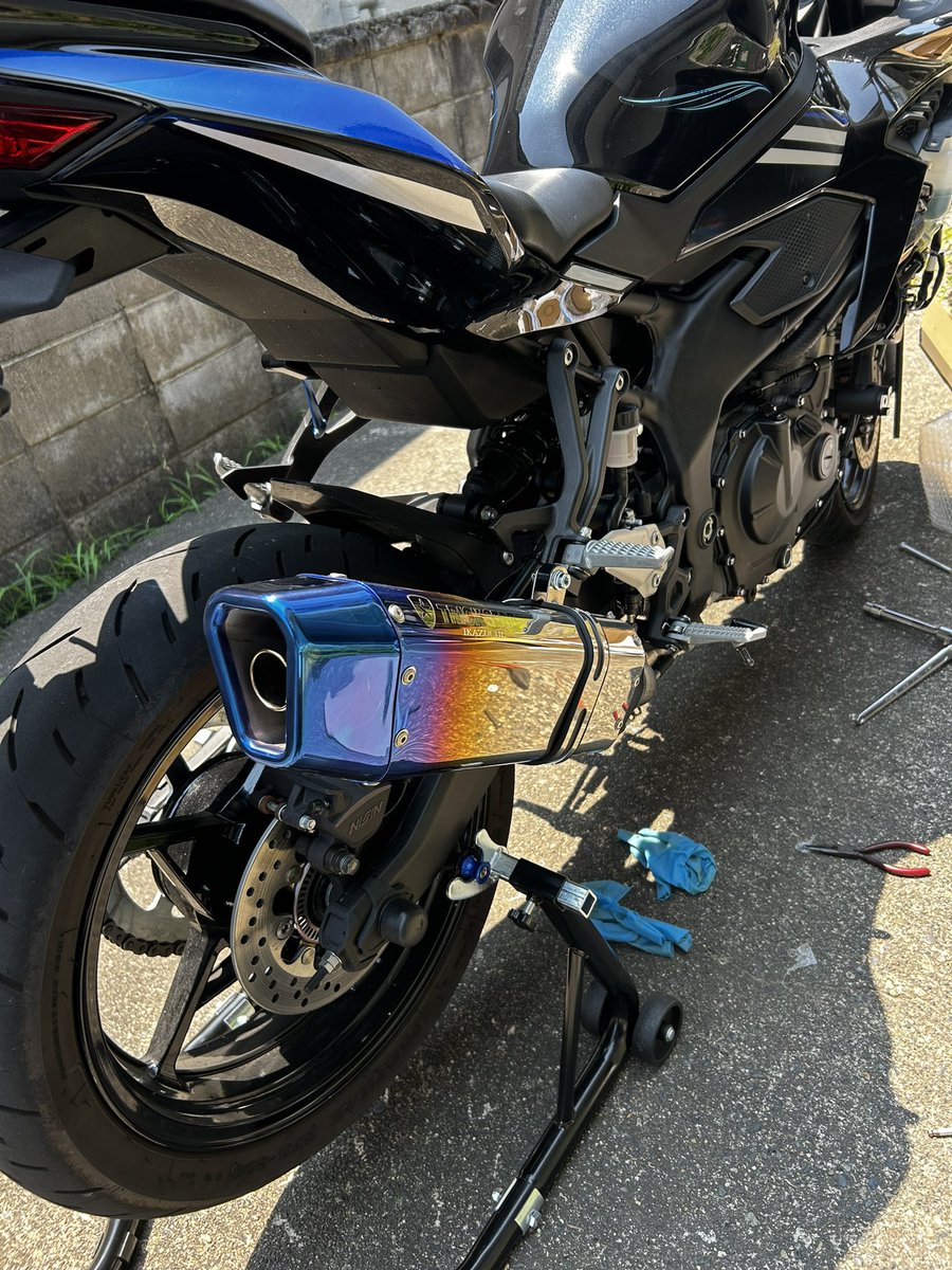 sinono_makki's tweet photo. おにゅーのマフラー！
#バイクのある生活 #バイク好きと繋がりたい #バイク好きな人と繋がりたい 
#ZX25R https://t.co/ymt097RcfI