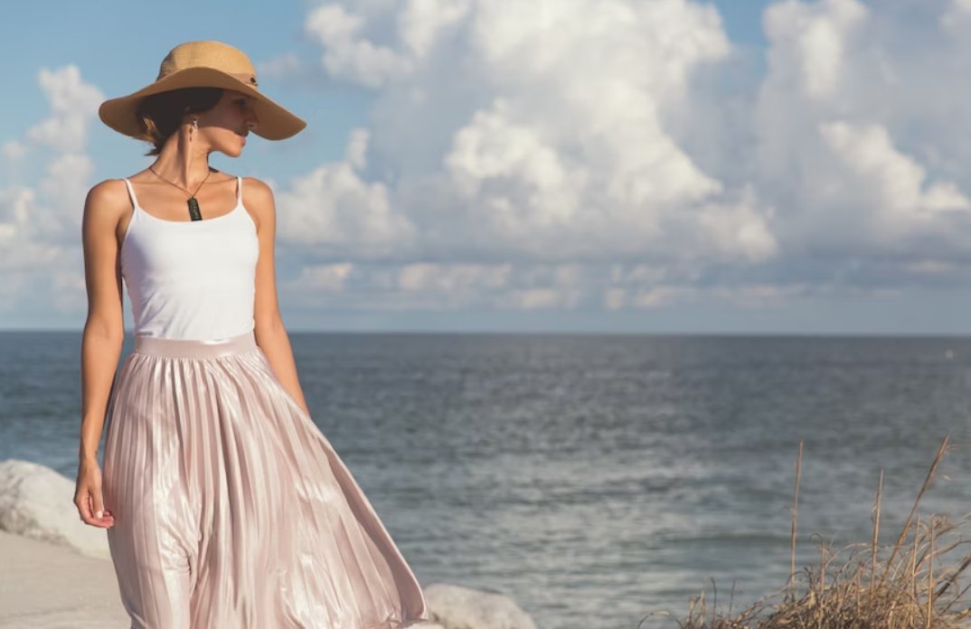 #SummerTip: Shield your hair from sun damage! Wear a wide-brimmed hat or use UV-protective hair products to prevent dryness, fading, and breakage caused by harmful UV rays.