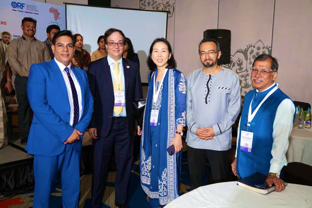 Hyun Hee Ban (@hyunheeban) on Twitter photo Excited to be a part of a brilliant discussion on #SouthSouth cooperation to improve #publichealth with think tanks from Indonesia, Brazil, South Africa, Turkey & India 🇮🇳 to accelerate progress towards #SDG3. Thank you 🙏 <a href="/T20org/">T20 South Africa</a> <a href="/g20org/">G20 South Africa</a> <a href="/UNAIDS/">UNAIDS Global</a> <a href="/navneettewatia/">Navneet Tewatia</a>.Cc <a href="/UNICEFhealth/">UNICEF Health</a> Excited to be a part of a brilliant discussion on #SouthSouth cooperation to improve #publichealth with think tanks from Indonesia, Brazil, South Africa, Turkey & India 🇮🇳 to accelerate progress towards #SDG3. Thank you 🙏 <a href="/T20org/">T20 South Africa</a> <a href="/g20org/">G20 South Africa</a> <a href="/UNAIDS/">UNAIDS Global</a> <a href="/navneettewatia/">Navneet Tewatia</a>.Cc <a href="/UNICEFhealth/">UNICEF Health</a>
