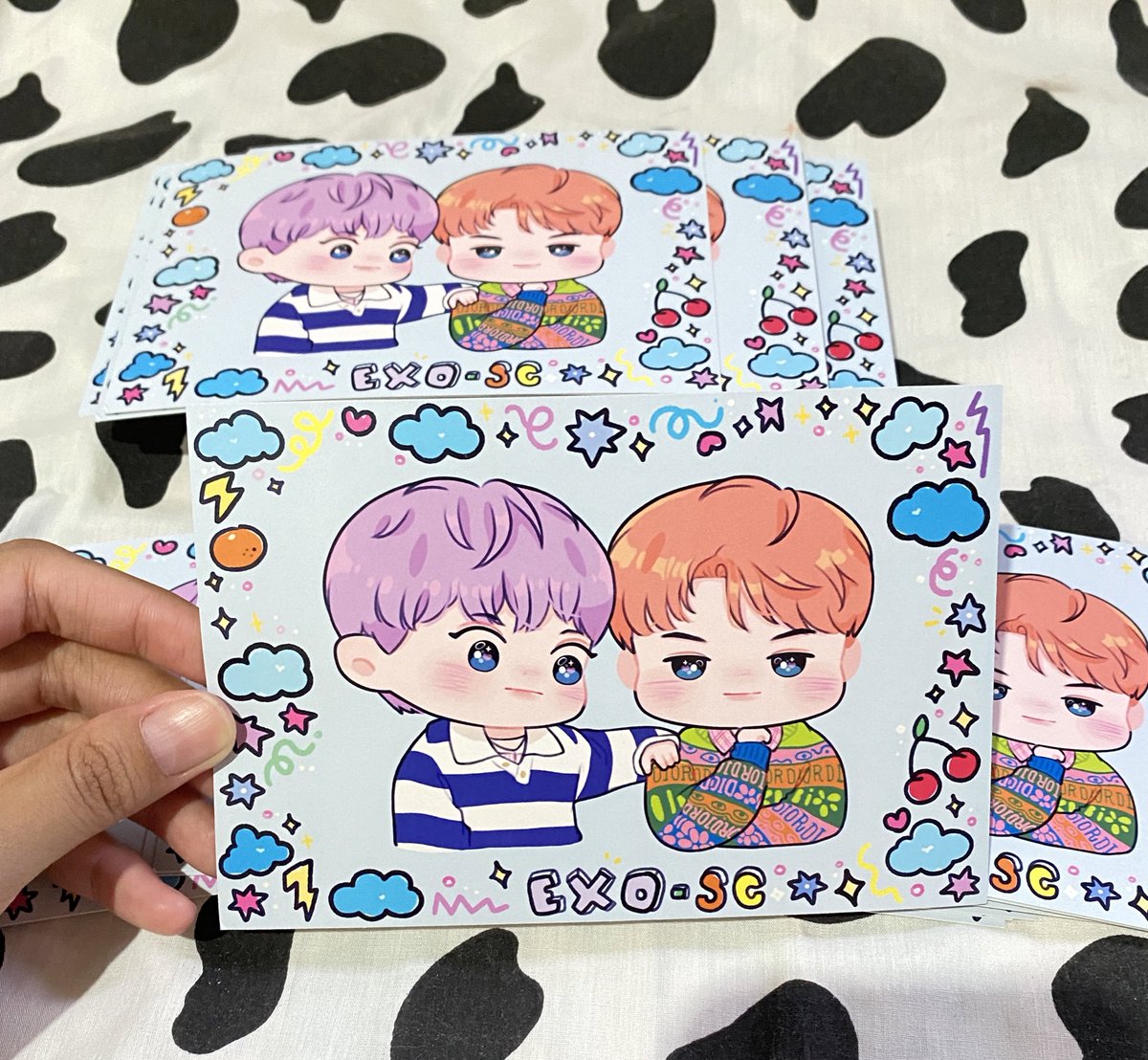 oshoswdy_t's tweet photo. ֯ 𓂂 ༘ pls kindly rt ·⑅♡
giveaway | exo-sc fancon ˖ ଓ ★﹆ׂׂ🌷
♡ Postcard 100 ea
⌗ date : 5 Aug 2023
⌗ time : tba
⌗ location : QSNNC
🍀ไม่มีกติกาแค่หาเราให้เจอ มารับกันเยอะๆนะคะ ❥ ⊹ 𓏲࣪
👋 exchange, pls dm
#EXOSC_BackToBackinBKK #EXOSCinBK https://t.co/LAC7kH6Htk
