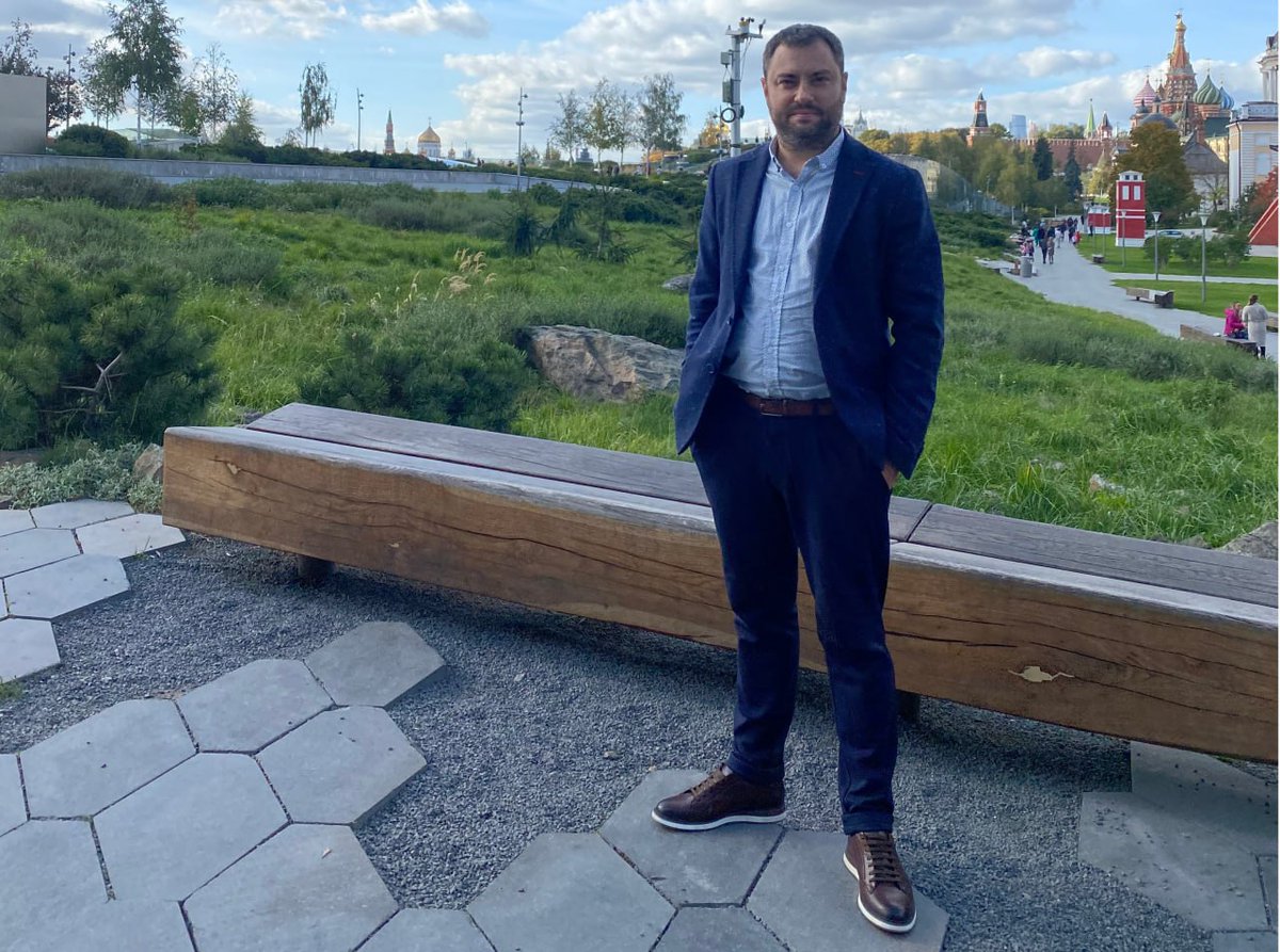 А вот и ублюдок, который избил таксиста.
Игорь Геннадьевич Майсурадзе
Директор компании Трубманн из г. Первоуральска
trubmann.ru/about/#director
Нашли и девушку, которая сидела сзади, но я ее показывать не буду, она здесь тоже пострадавшая — с таким подонком приходится дело иметь.